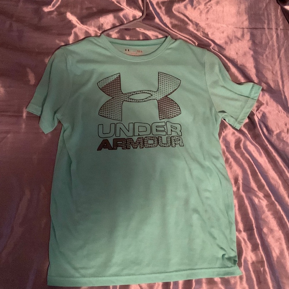Teal under armor workout shirt.